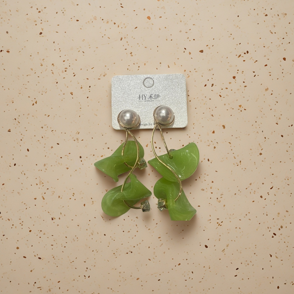 Green leaf-shaped earrings with a golden metal frame and pearl crystal decoration Application Scenario