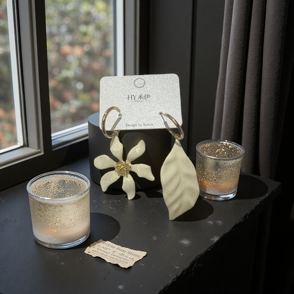 The white flower and leaf-shaped earrings feature a fashionable, simple and light luxury design Application Scenario