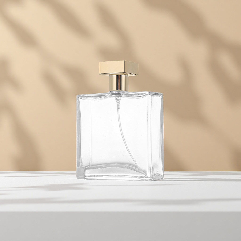 A 30ml exquisite fragrance container with a transparent glass perfume bottle and a golden square cap Specification image