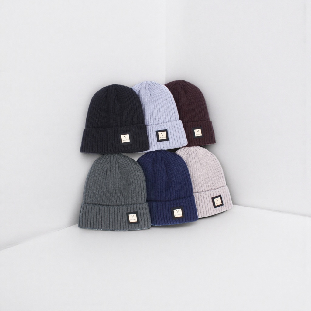 The multi-color knitted cap is a unisex warm woolen cap that is fashionable and versatile in autumn and winter