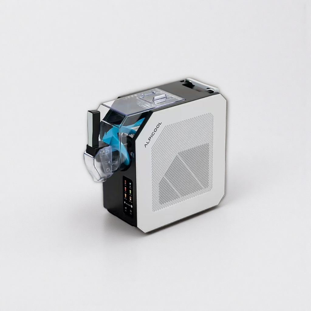 The multi-functional blender and smoothie maker can be used for car and household refrigeration Application Scenario