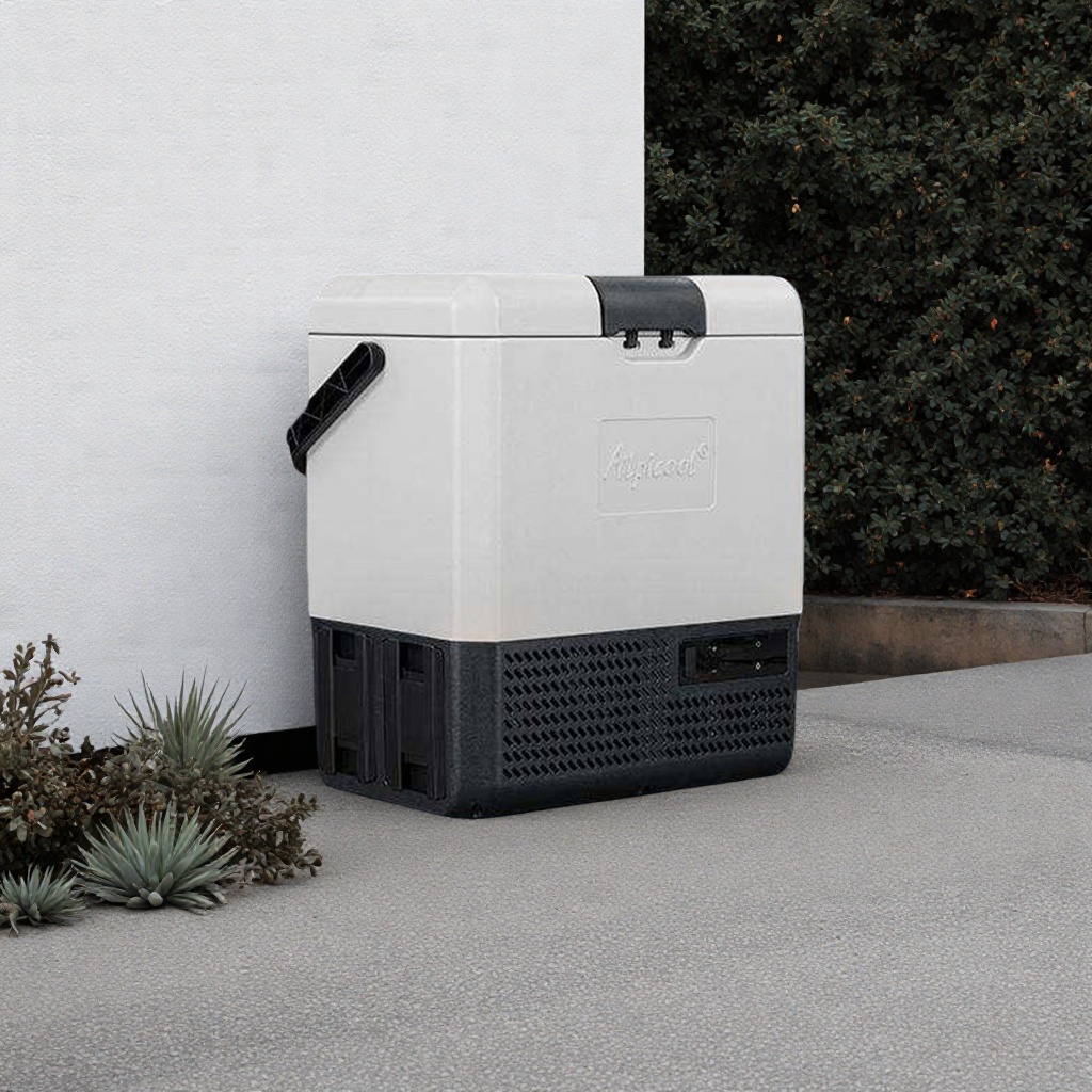 Car refrigerator for 12V and 24V, universal car P8/15/22 refrigeration and quick-freezing freezer