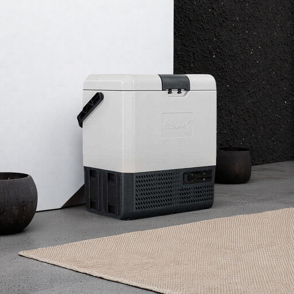 Car refrigerator for 12V and 24V, universal car P8/15/22 refrigeration and quick-freezing freezer details Picture