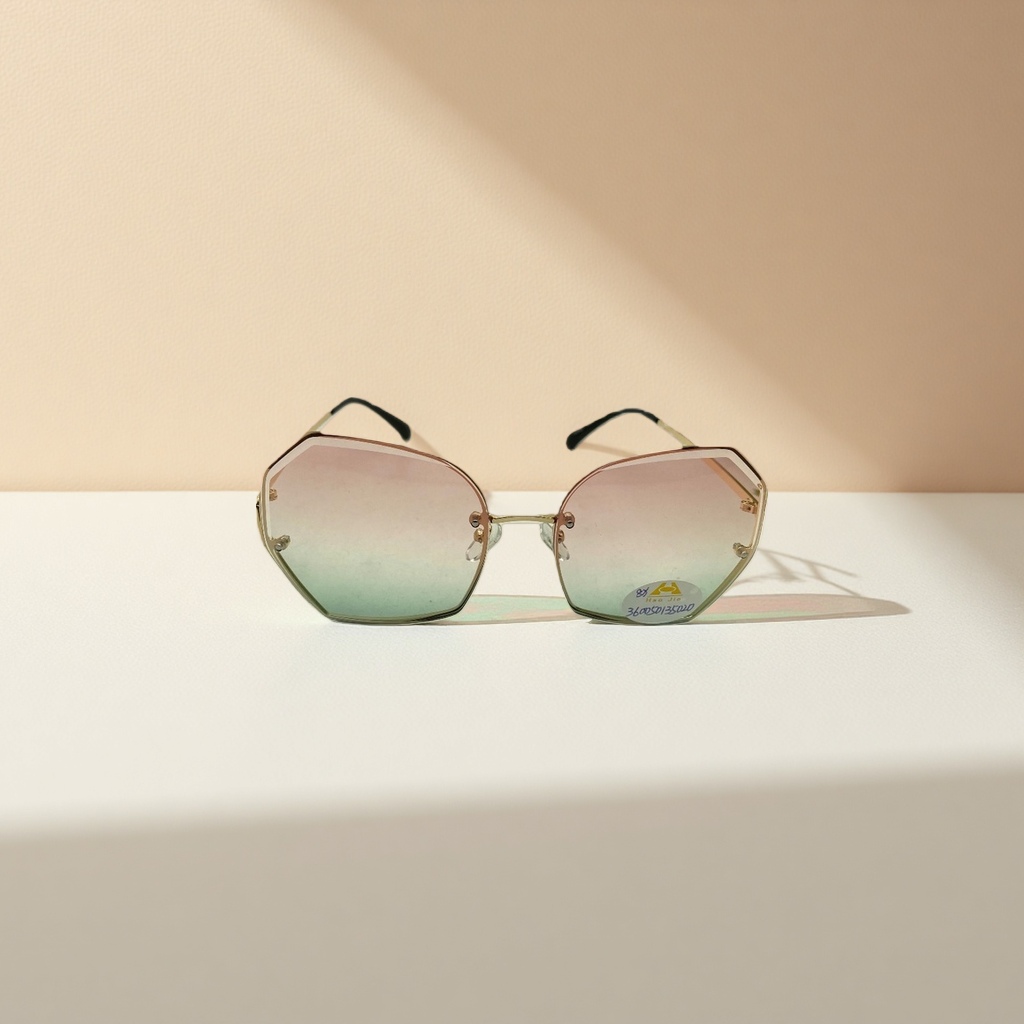 Golden-framed gradient lens sunglasses, fashionable UV-resistant polarized sunglasses Application Scenario