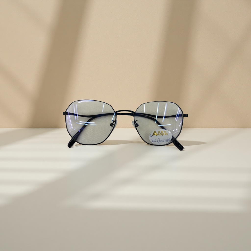 Black octagonal frame glasses with fashionable and retro optical frames can be paired with myopia lenses Application Scenario