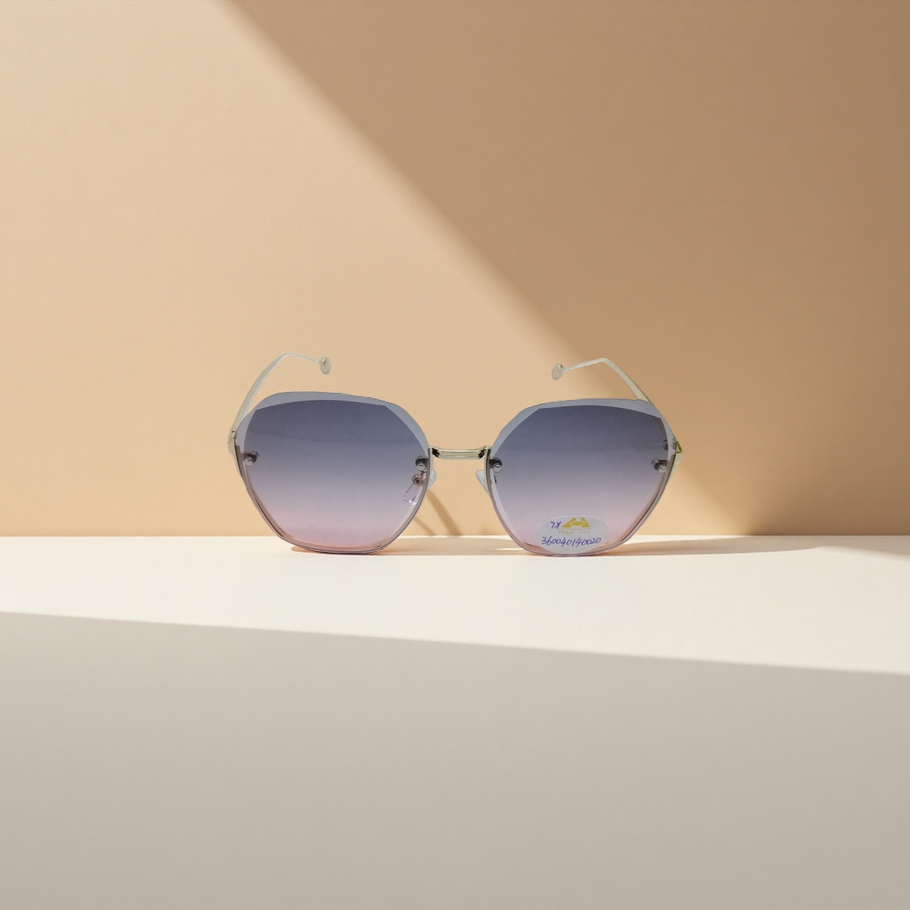 Golden-framed gradient pinkish-purple sunglasses for women, fashionable UV-protective sunglasses Application Scenario