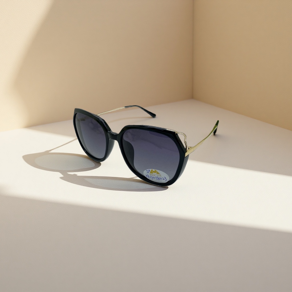 Black sunglasses with golden decorative frames, unisex UV protection, fashionable and trendy style Specification image