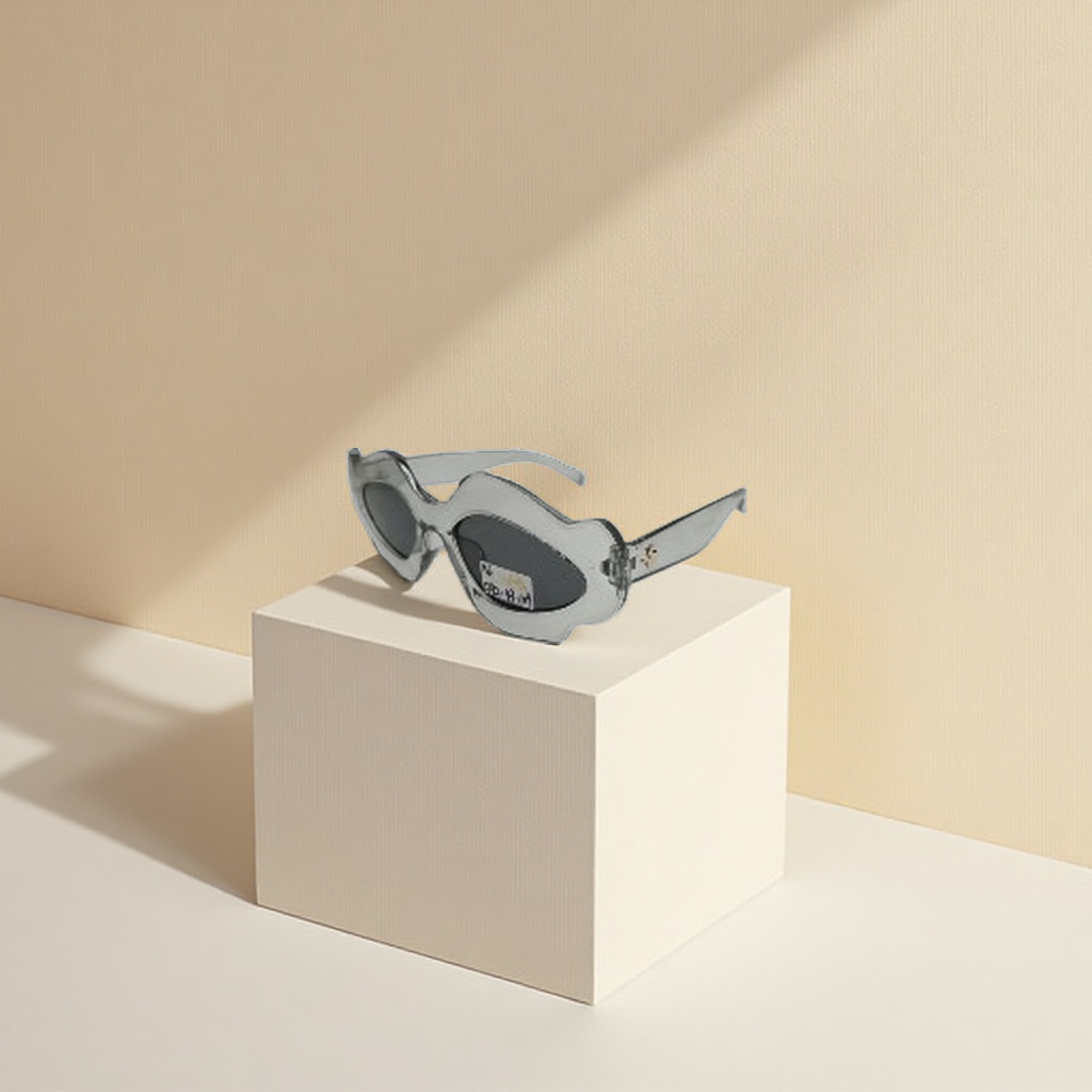 Silver irregular-shaped sunglasses, fashionable UV-resistant polarized sunglasses details Picture