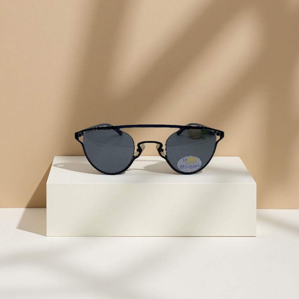 Black sunglasses, light TR90 frame, anti-glare, essential for driving and traveling