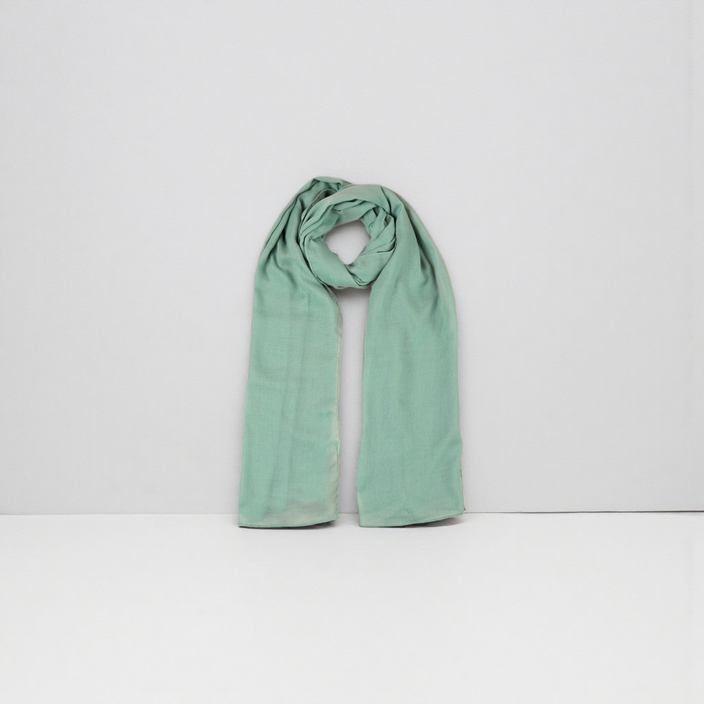 A light green velvet scarf is a luxurious and retro style that makes your skin look fairer when paired with a coat Specification image