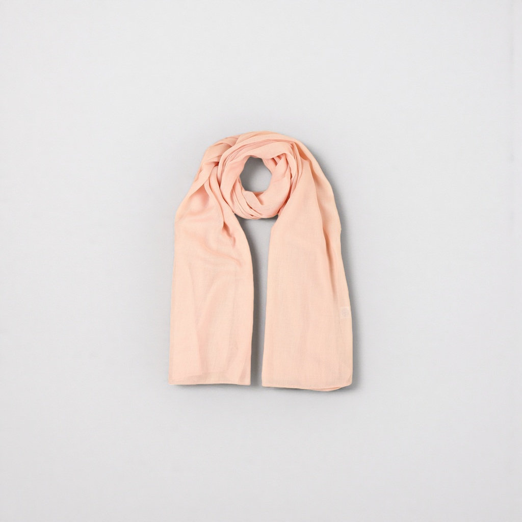 A light pink cashmere scarf is a versatile and warm women's scarf for autumn and winter Application Scenario