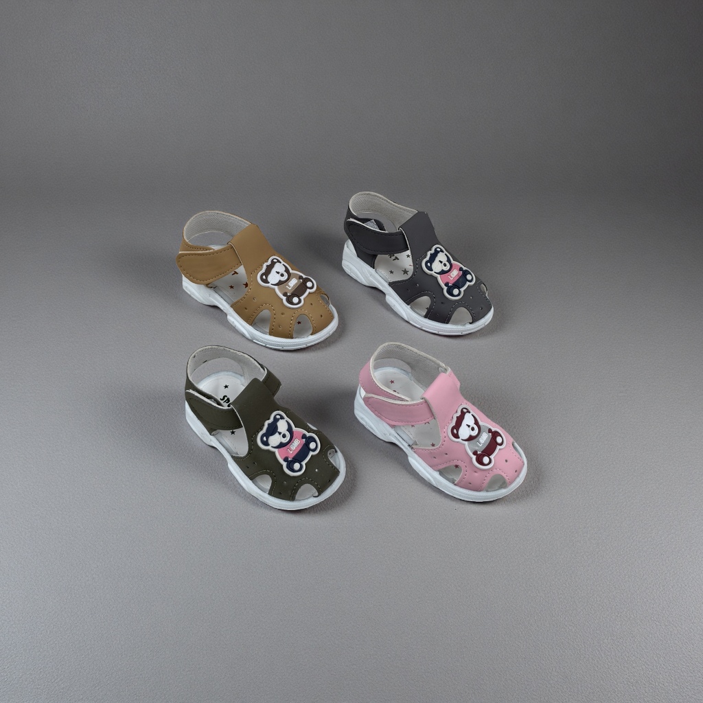 Children's sports shoes for boys, breathable mesh surface, spring light white children's shoes Application Scenario