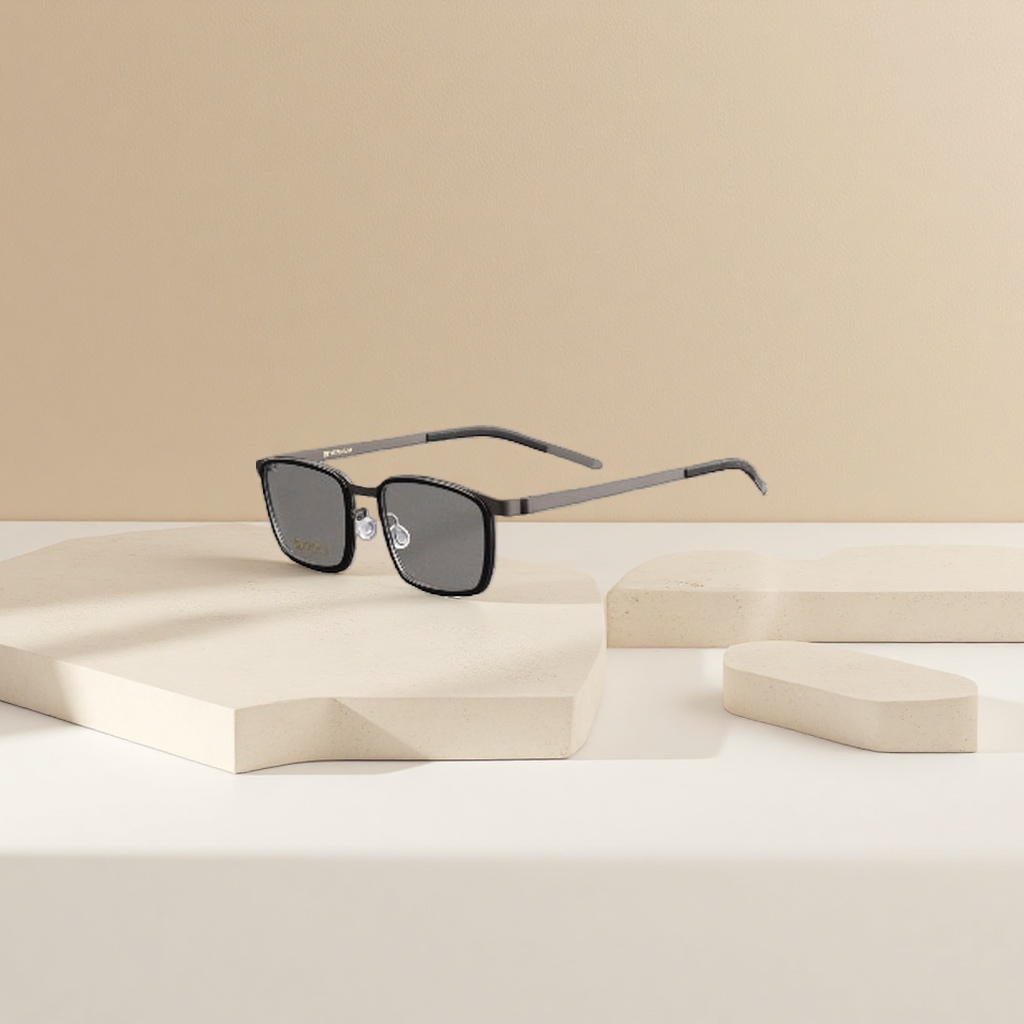 Black metal frame glasses, fashionable, light, anti-slip nose pads, high-definition frames Application Scenario