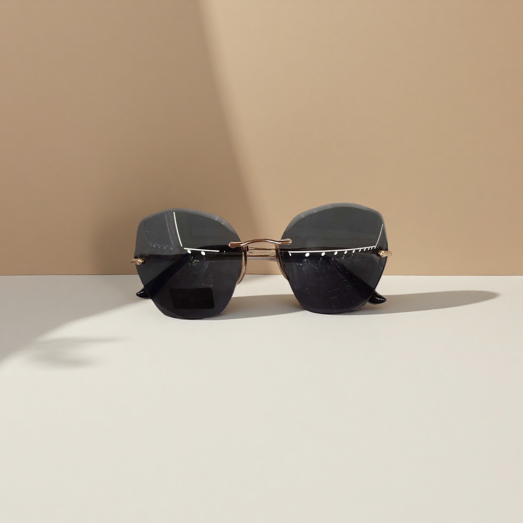 Black lens golden frame sunglasses, fashionable UV-resistant polarized sunglasses