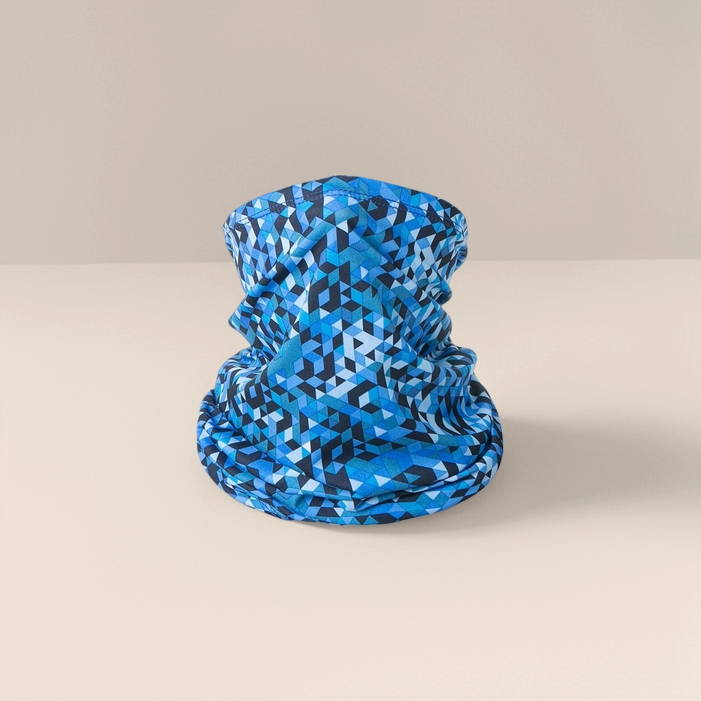 The blue geometric pattern warm neck strap is a fashionable and versatile autumn and winter scarf Application Scenario