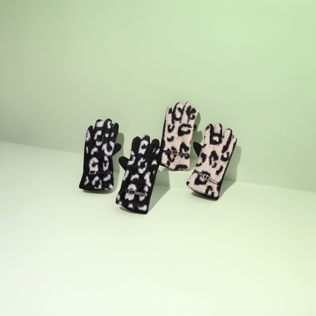 Leopard print plush warm gloves for women, thickened cold-proof touch screen, available in various colors for autumn and winter Application Scenario