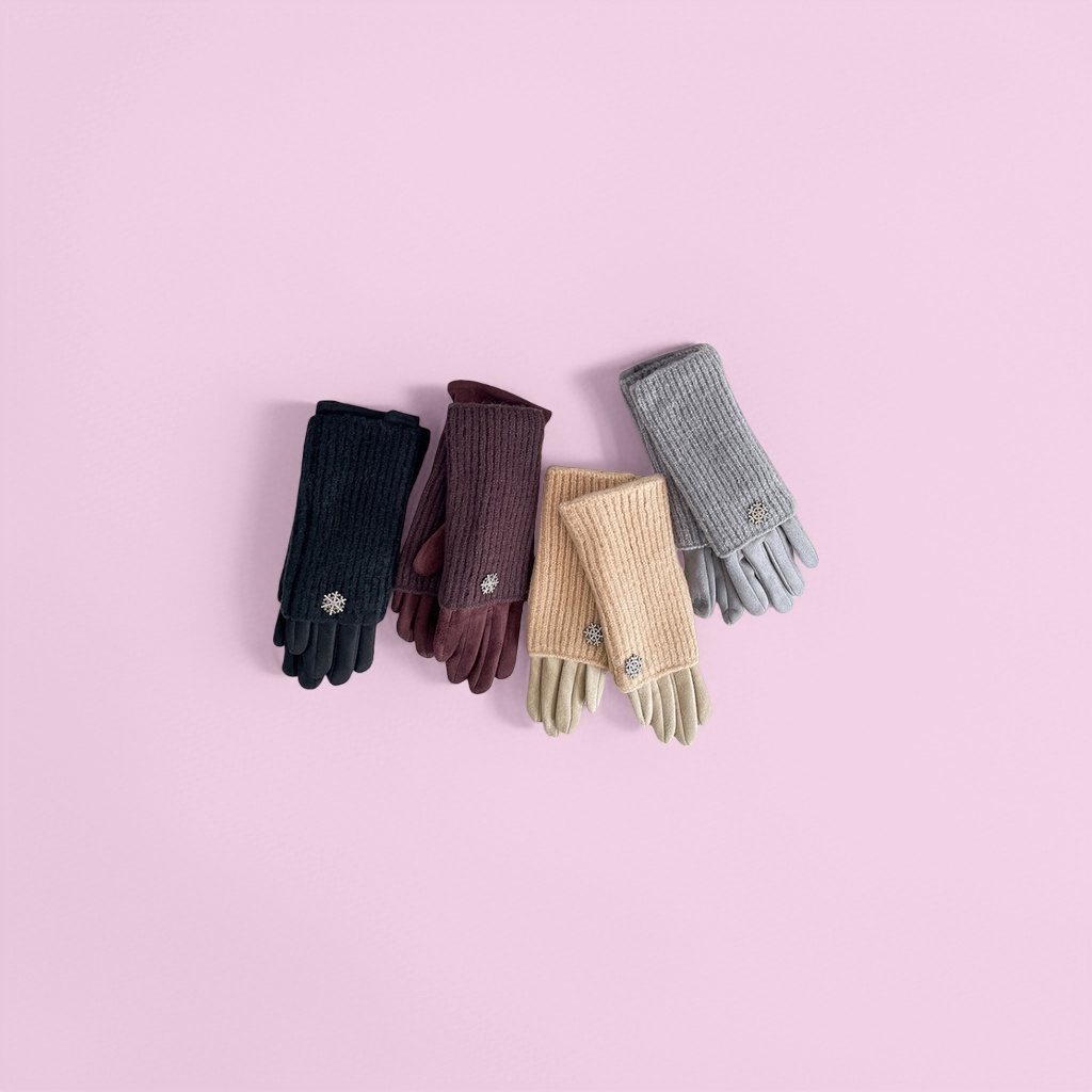 Five pairs of knitted gloves for both men and women, warm and anti-slip for autumn and winter Application Scenario