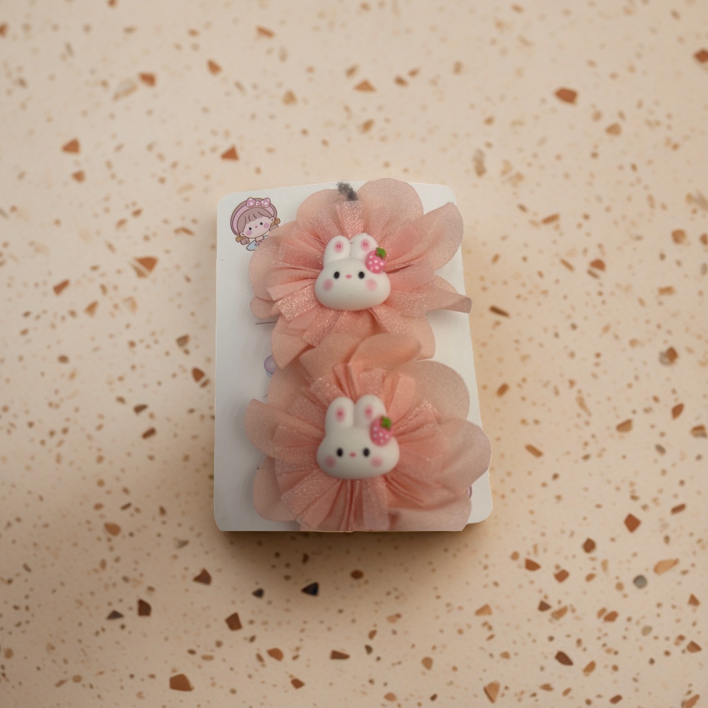 粉色花朵发夹，白色兔子造型，草莓装饰产品图