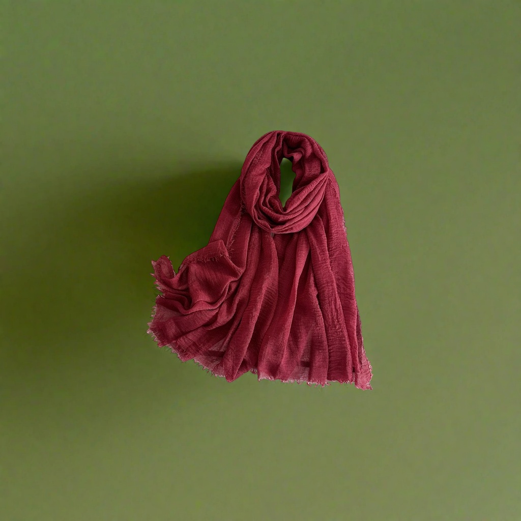 A wine red cashmere scarf is a warm, fashionable and versatile women's scarf for autumn and winter Specification image
