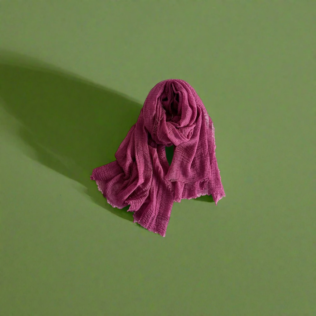This purple-red pleated scarf is a fashionable and versatile long knitted piece for warmth in autumn and winter Application Scenario