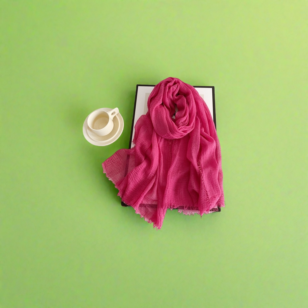 A rose-red pure cotton scarf is a warm, fashionable and versatile accessory for women in autumn and winter Specification image