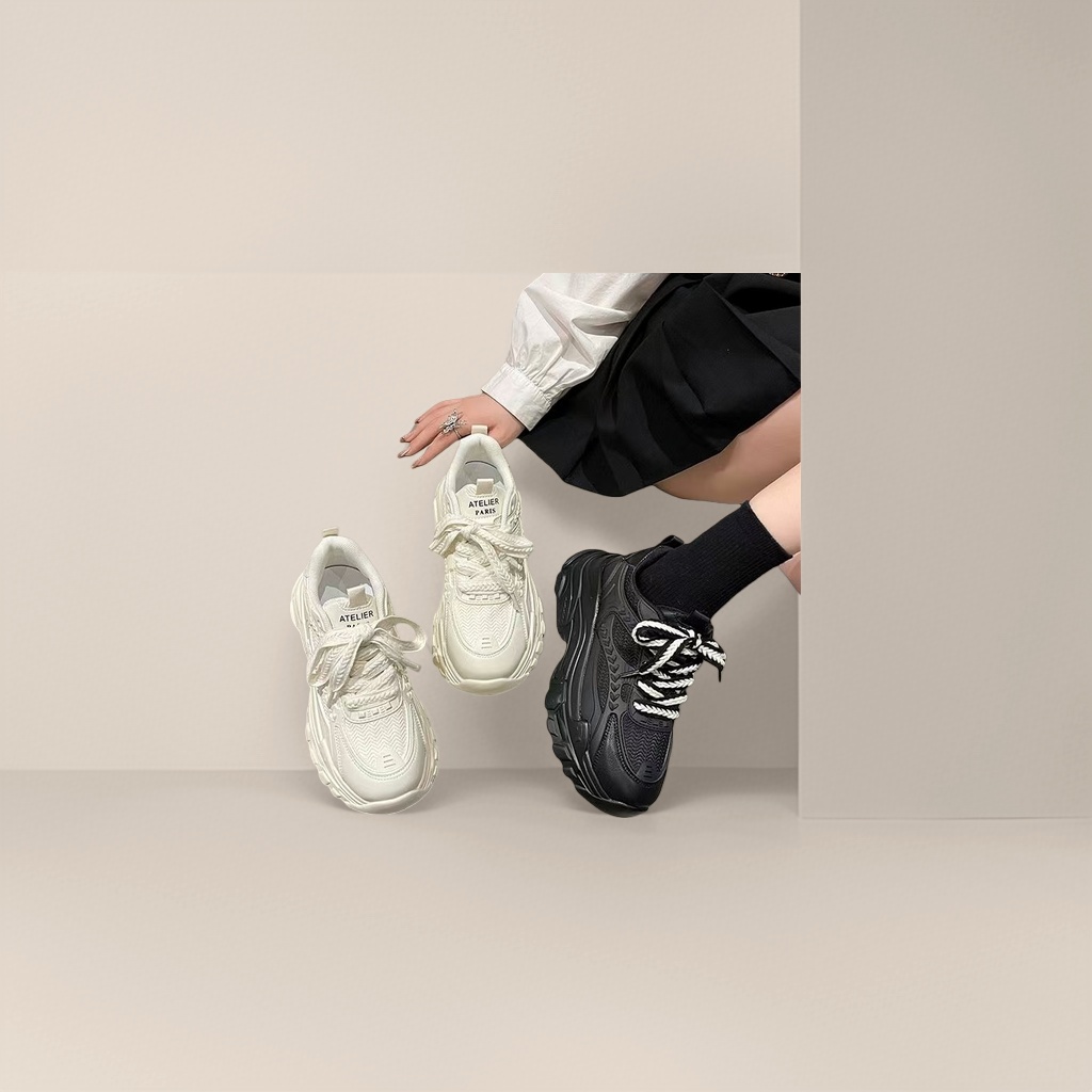 White sports shoes, black sports shoes, unisex breathable and lightweight running shoes details Picture