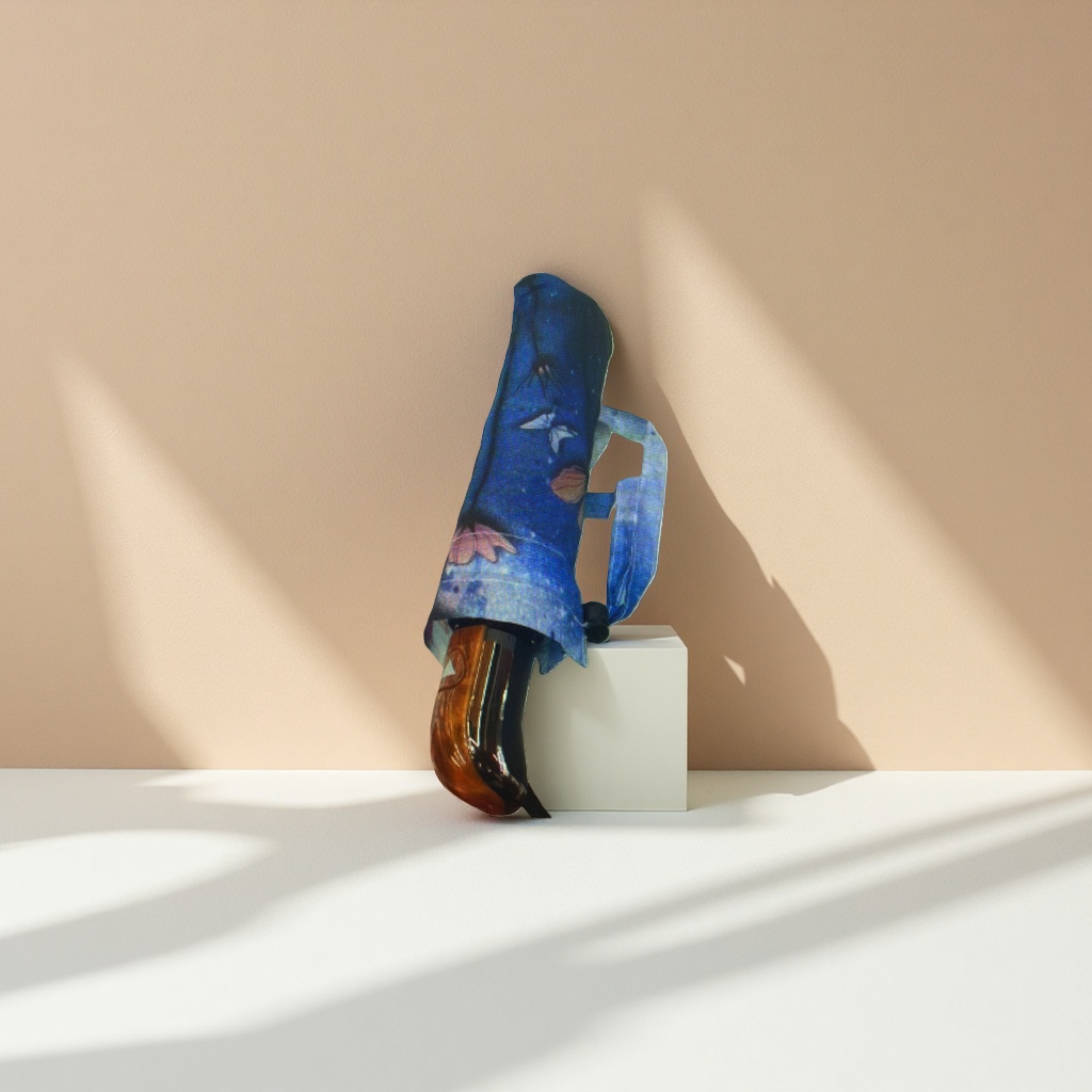 The blue starry sky patterned folding umbrella is waterproof, sun-proof, portable and suitable for both sunny and rainy days