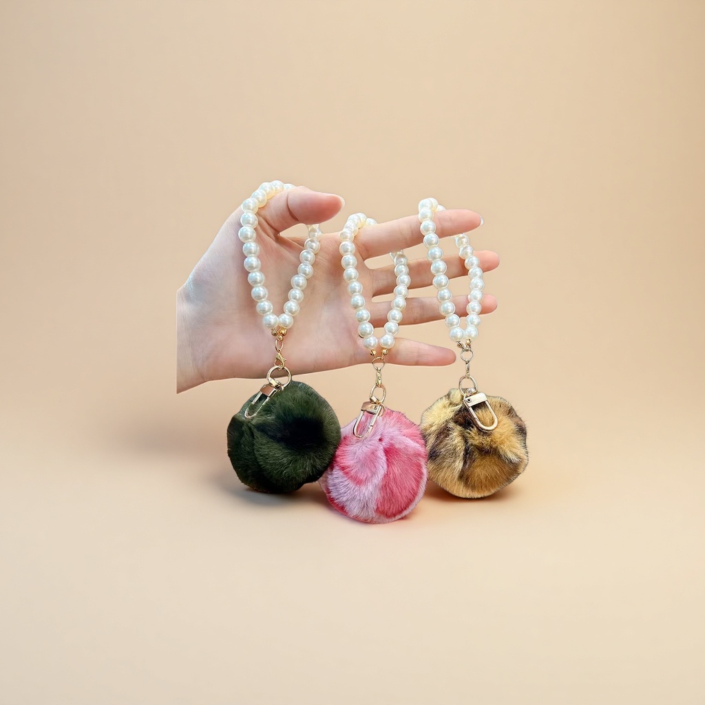 Three types of pearl bracelet pendants and plush ball keychains are cute accessories suitable for both men and women Application Scenario