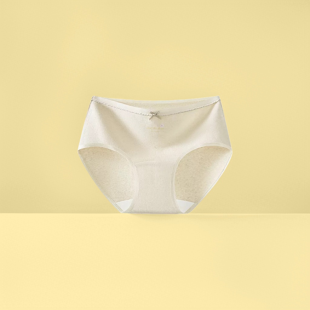 The off-white pure cotton women's underwear is breathable, comfortable, seamless and close-fitting