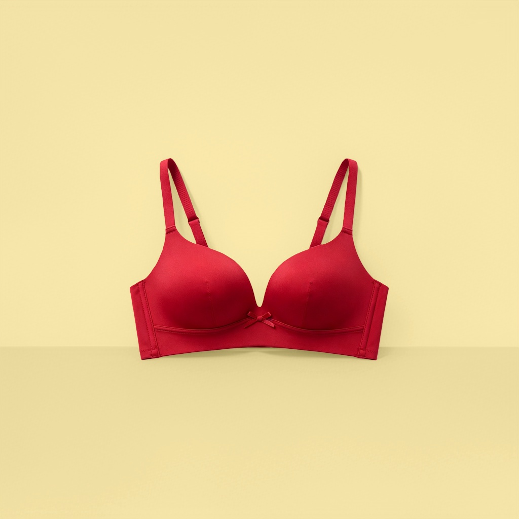 The red bra, without a steel ring, is a feminine, comfortable and adjustable type that makes the small chest look larger details Picture