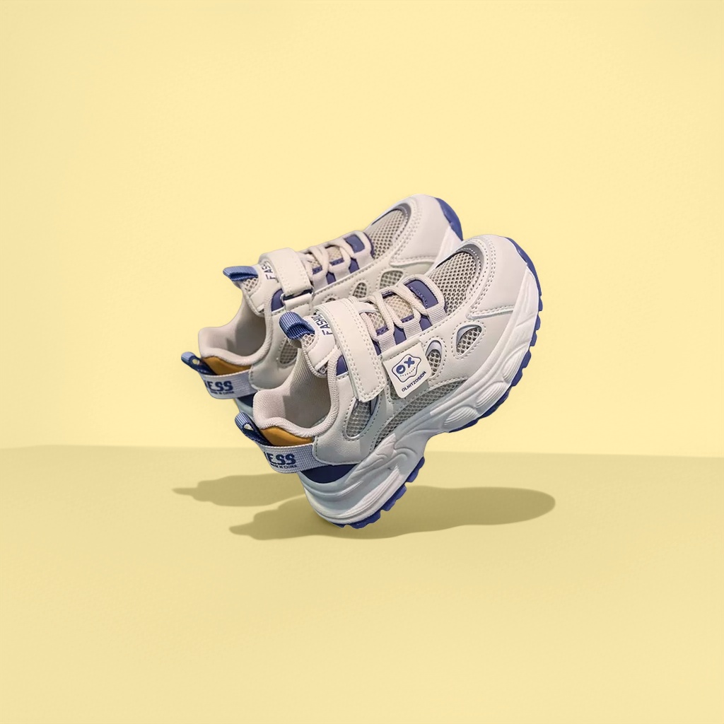 Zapatillas blancas para niños tela de malla transpirable soft suela para jardín de infancia primaria zapatos casuales diarios Item Picture