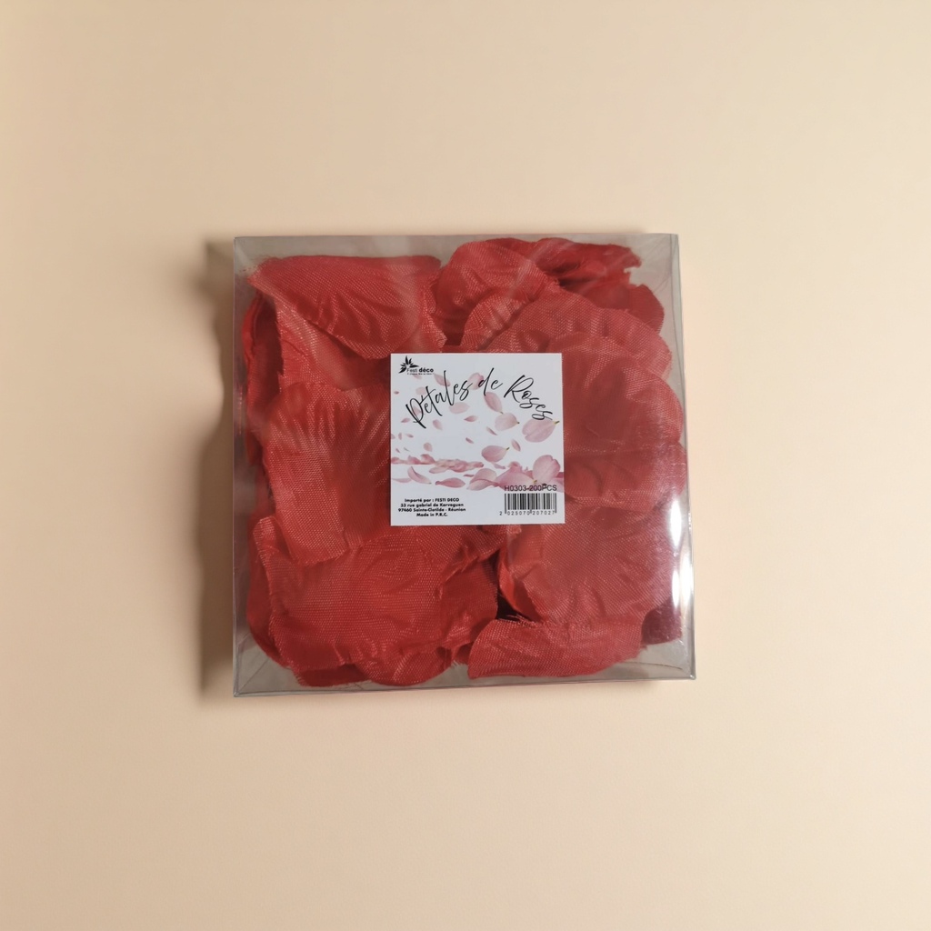 Red rose petals, natural dried flowers, are used for wedding decoration and handcrafted aromatherapy materials details Picture