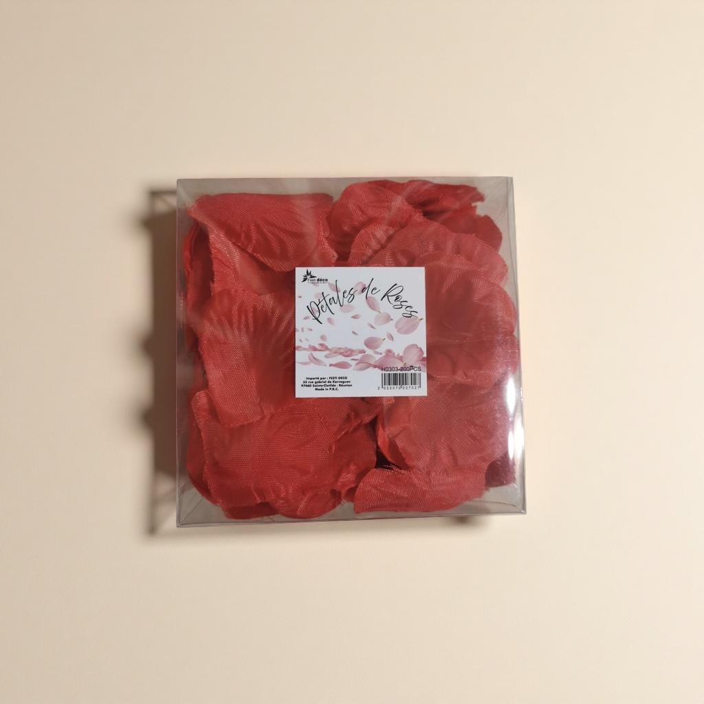 Red rose petals, natural dried flowers, are used for wedding decoration and handcrafted aromatherapy materials