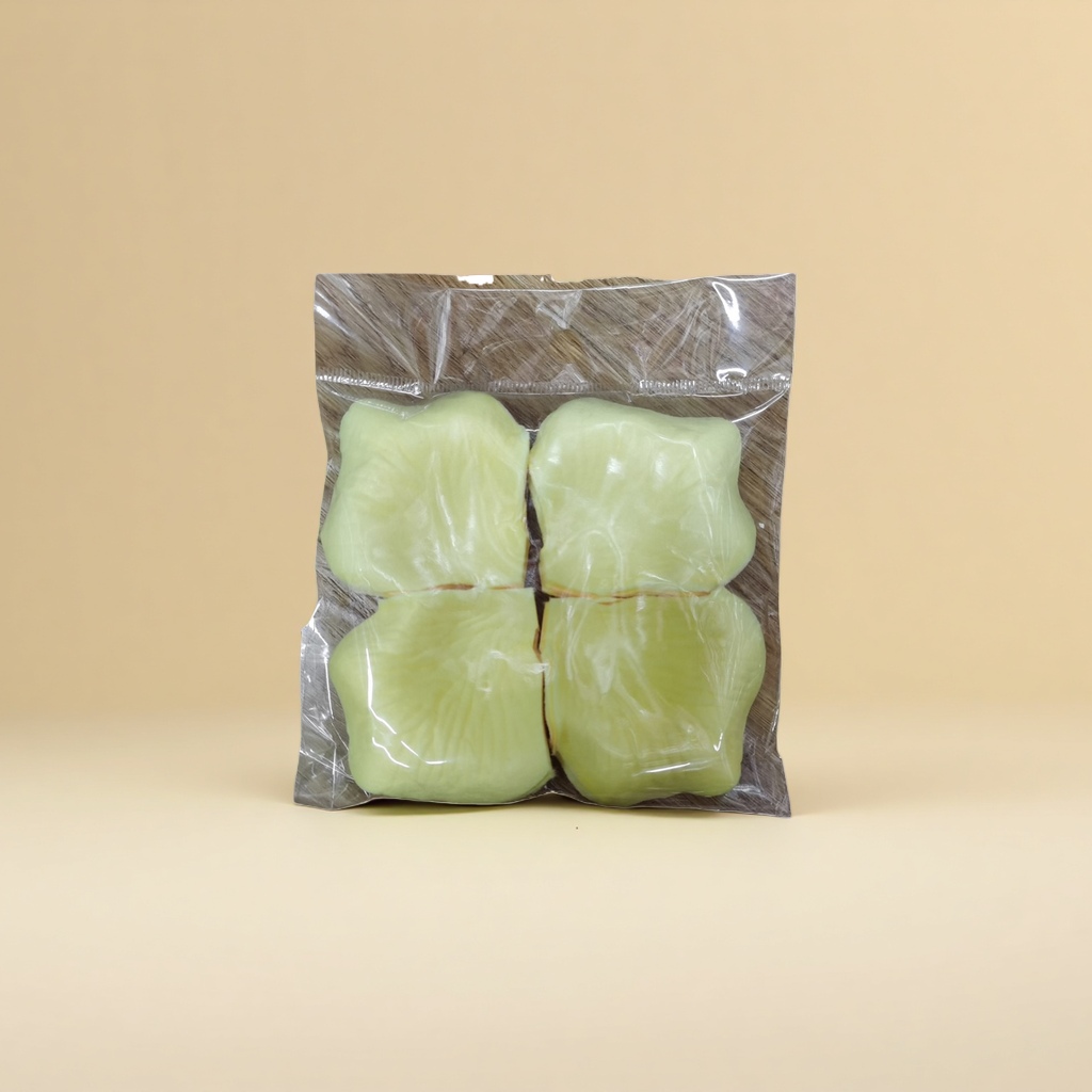 The light yellow petal-shaped soap is made of natural plant essence and is gentle and clean Application Scenario