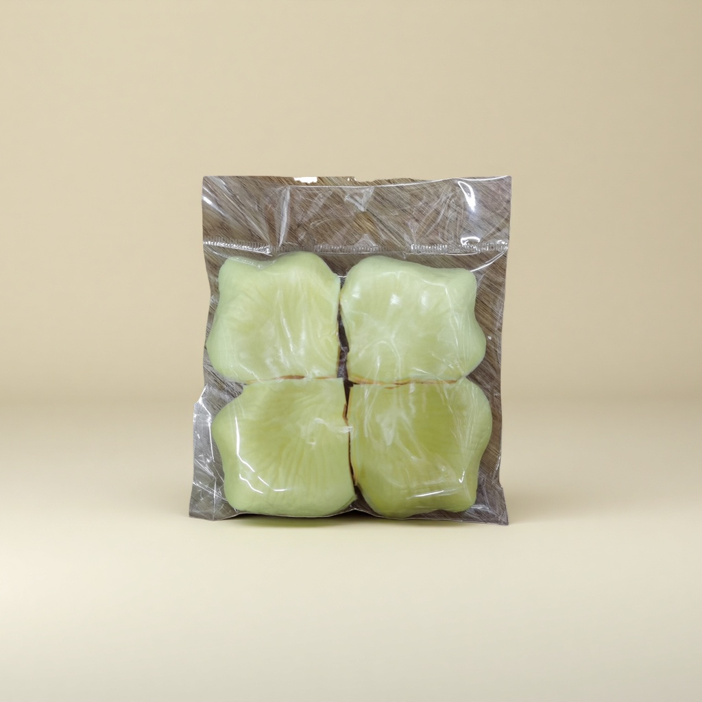 The light yellow petal-shaped soap is made of natural plant essence and is gentle and clean details Picture