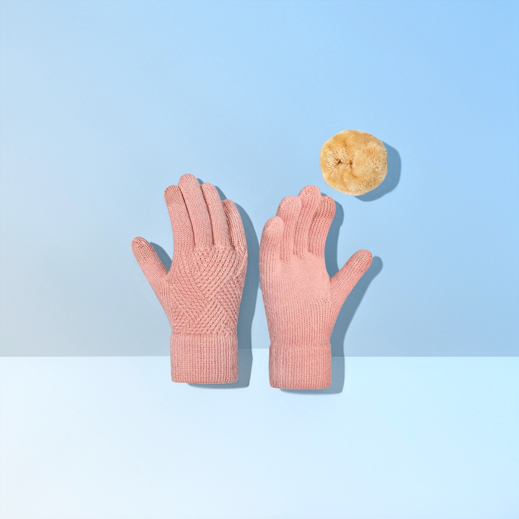 Pink knitted gloves for women, warm and anti-slip, fingertip touch screen autumn and winter style Application Scenario
