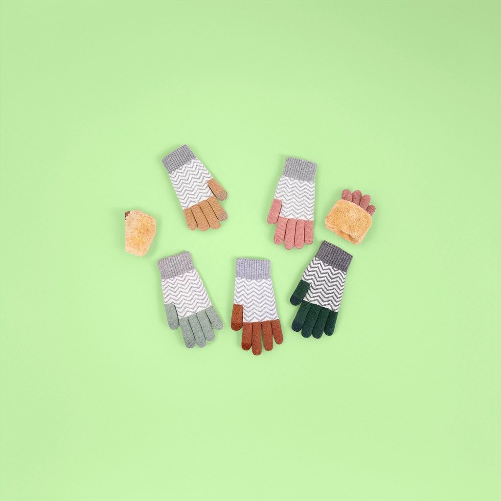 Multi-color wavy pattern double-layer thickened touch screen gloves Application Scenario