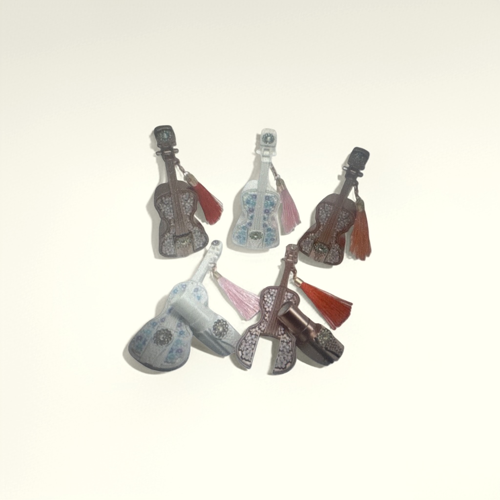 Decorative violin pendant, wooden retro musical instrument-shaped home car keychain details Picture