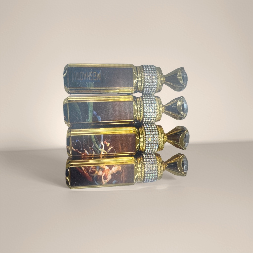 The golden diamond-encrusted bottle design exudes an exquisite and luxurious feel, making it suitable for both skin care and makeup Specification image