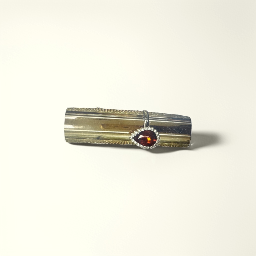 A fashionable, simple and versatile necklace with a golden cylindrical red gemstone pendant details Picture