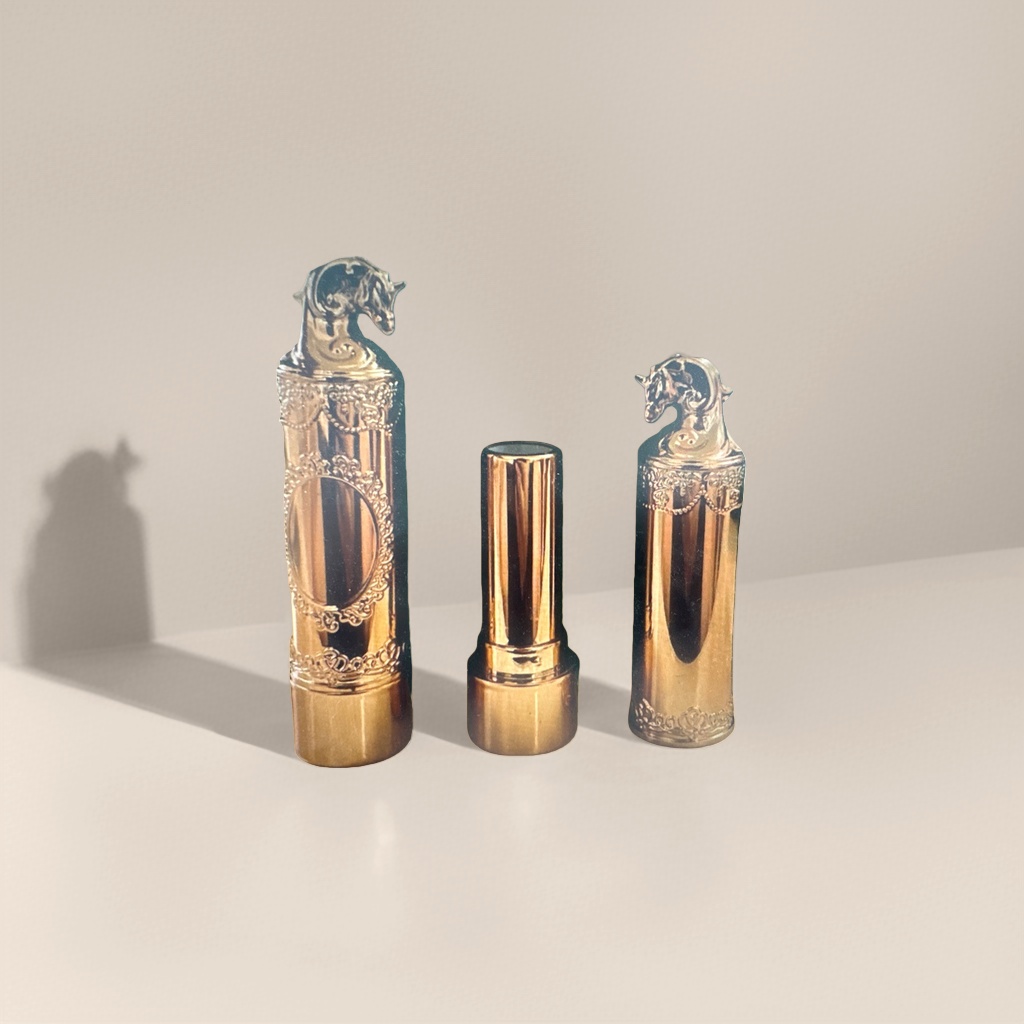 Golden carved horse head-shaped lipstick, long-lasting color display and moisturizing lipstick Specification image