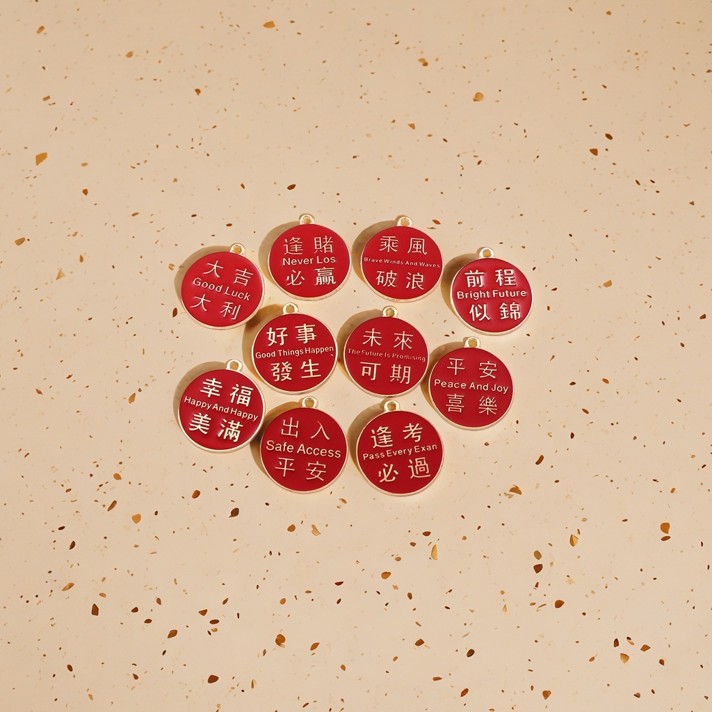 The red round pendant accessory is a fashionable, simple and versatile necklace accessory