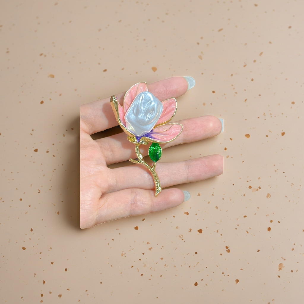 Golden flower branch brooch, pink petals, white stamens and green leaves, exquisite ladies' accessory Application Scenario