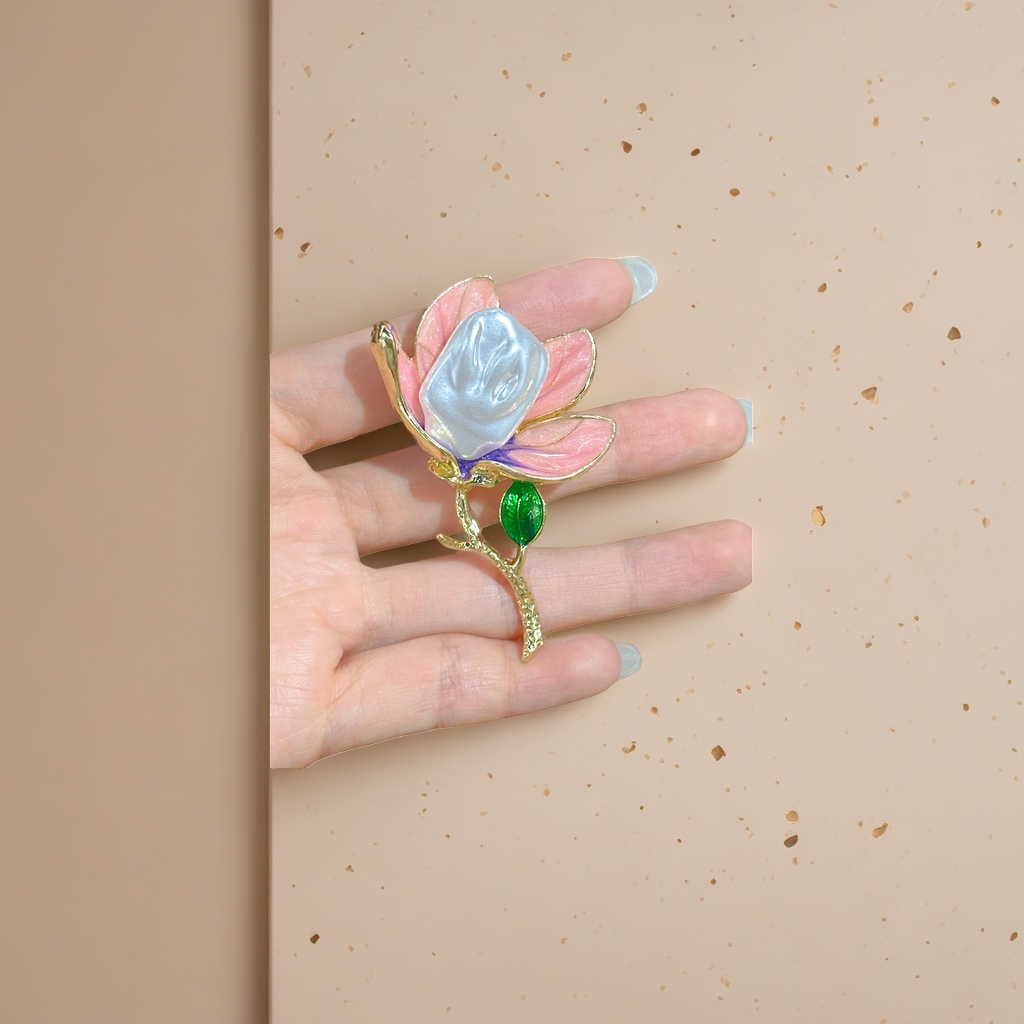 Golden flower branch brooch, pink petals, white stamens and green leaves, exquisite ladies' accessory details Picture