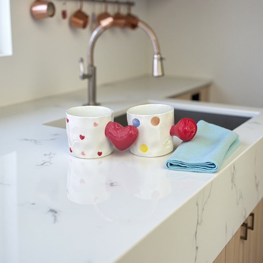 White heart-shaped pattern polka dot mug with red heart-shaped connectors, ceramic mug, water cup Application Scenario