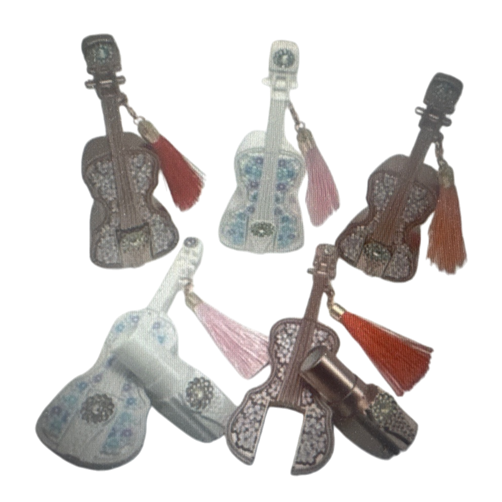 Decorative violin pendant, wooden retro musical instrument-shaped home car keychain Item Picture
