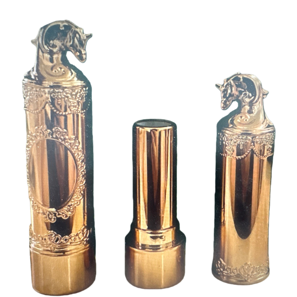 Golden carved horse head-shaped lipstick, long-lasting color display and moisturizing lipstick Item Picture