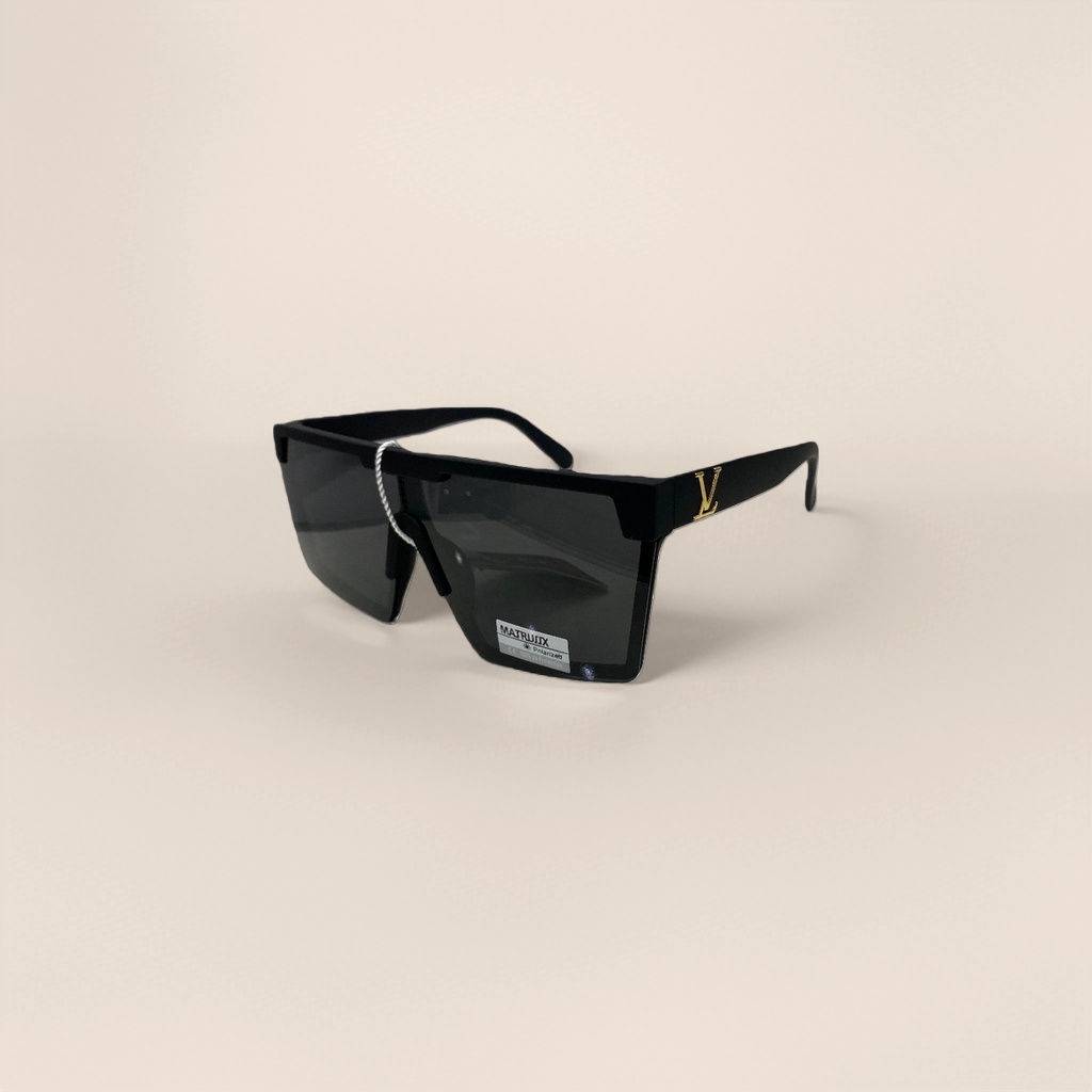 Black square sunglasses are fashionable and versatile, with UV protection and polarized light