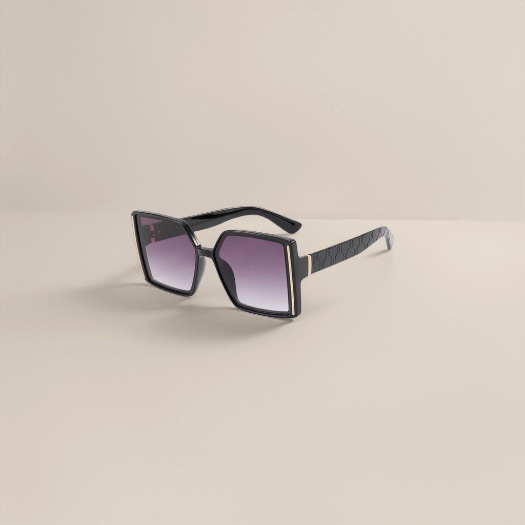 Black square sunglasses with metal frames are light, comfortable and essential for outdoor cycling Application Scenario