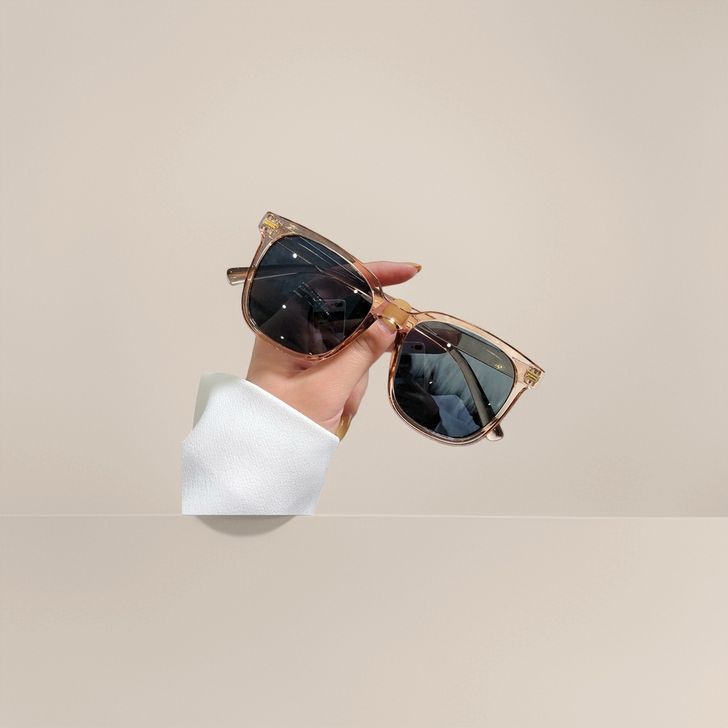 Brown transparent frame sunglasses are fashionable and versatile, as well as UV-resistant polarized sunglasses details Picture